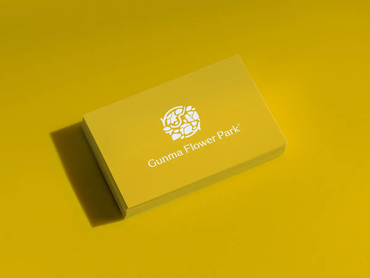 Gunma Flower Park+ のロゴを箔押しした黄色のギフトボックス