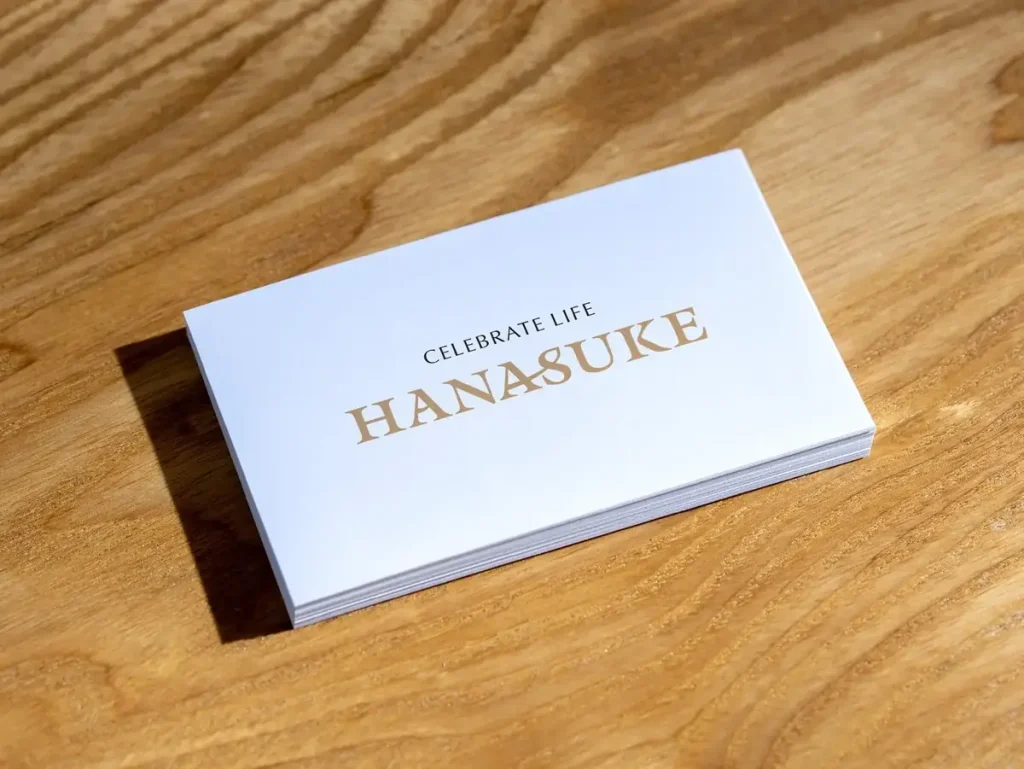 HANASUKE のロゴを箔押しした名刺